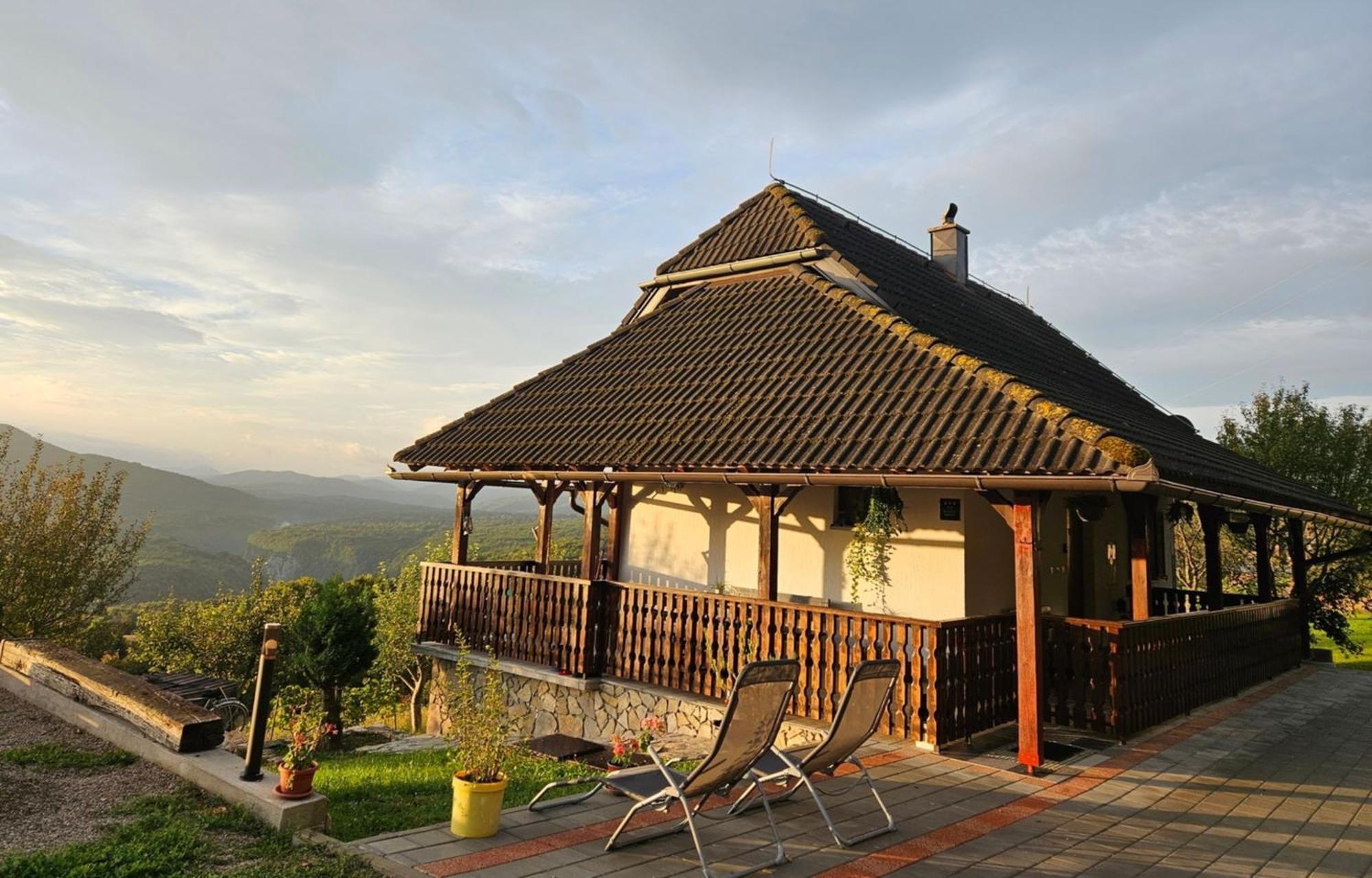 Cozy House Zivko With Balcony Villa พลิตวิชกา เยเซรา ภายนอก รูปภาพ